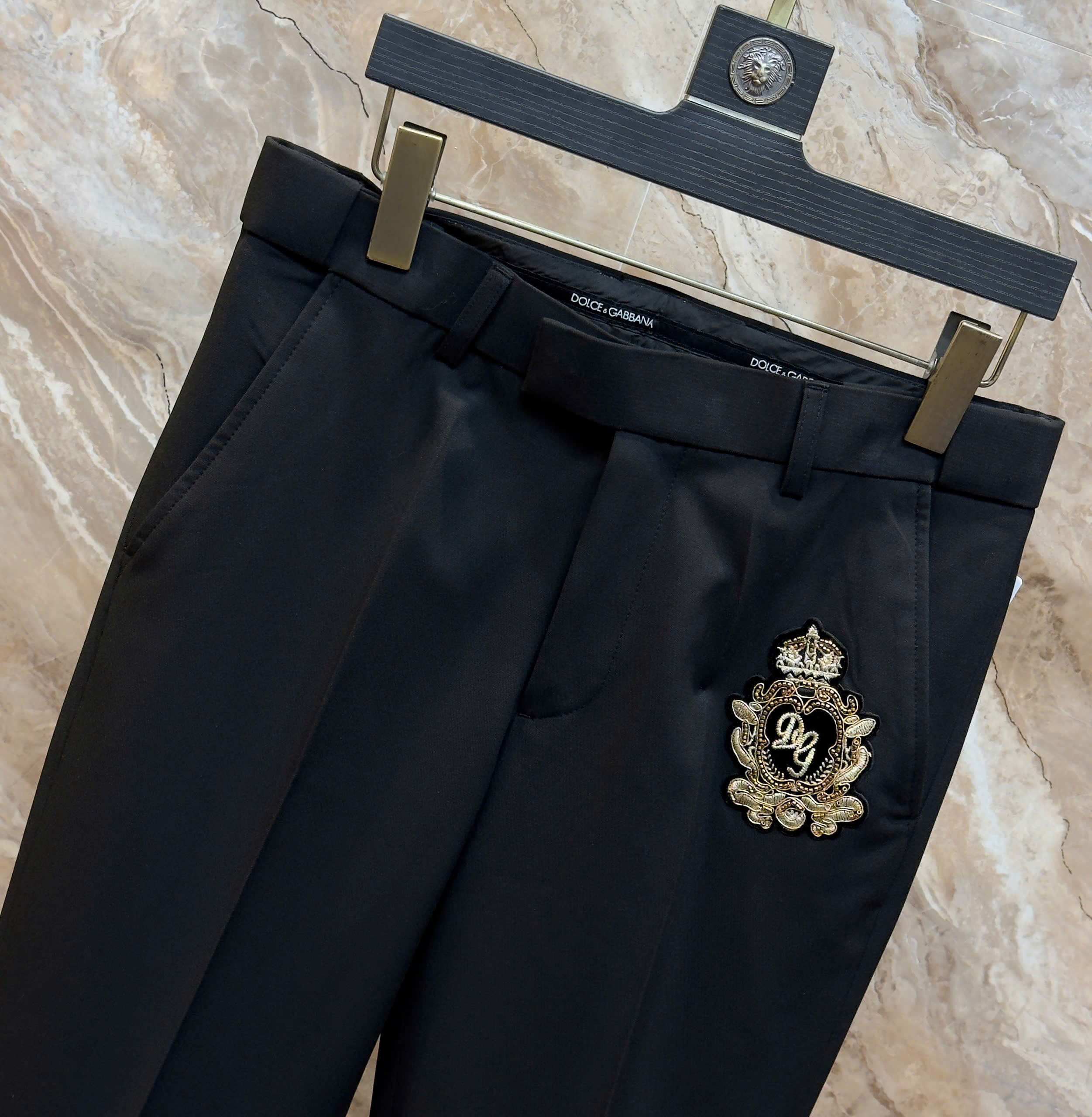 Áo khoác Vest Dolce Gabbana DG Đen logo tag huy hiệu thêu ngực Like Auth on web DDT